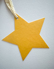 Pack of 6 star gift tags on recycled paper