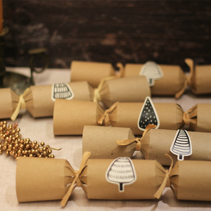 Make your own 6 Plastic-Free Christmas Crackers - Alpine