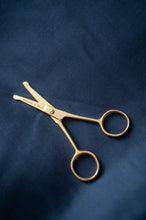 Short blade safety scissors